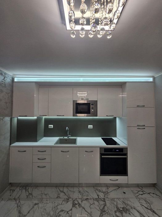 Дава се под наем Двустаен апартамент в Пловдив, Младежки Хълм - 73 кв.м за 715 € - Снимка #1