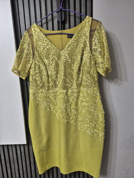 Платье, костюм брючный