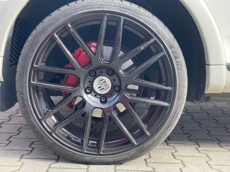 PORSCHE CAYENNE  3L-TDI 3, 5T-AHK Panorama 295/30/ZR/22 Zoll