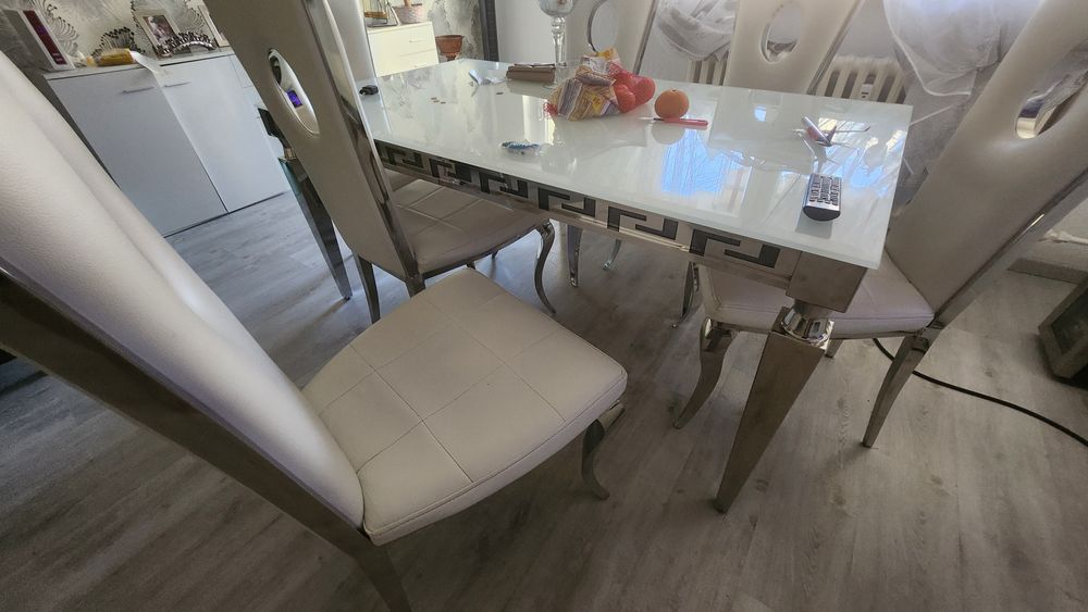 Луксозна трапезна маса (бяло стъкло) с 6 стола – Внос от Германия