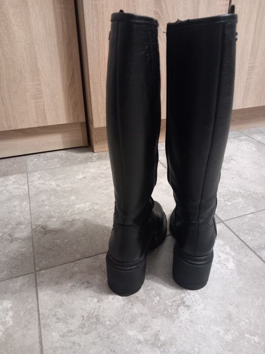 Ботуши 38 номер  естествена кожа. Стелка 24.7 см.