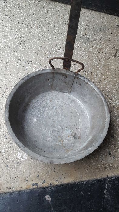 Стар калайдисан меден тиган