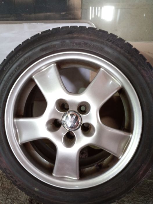 VW GOLF 4 джанти със зимни гуми 205/55/16 7,5 J ET35 5x100 цо56,6