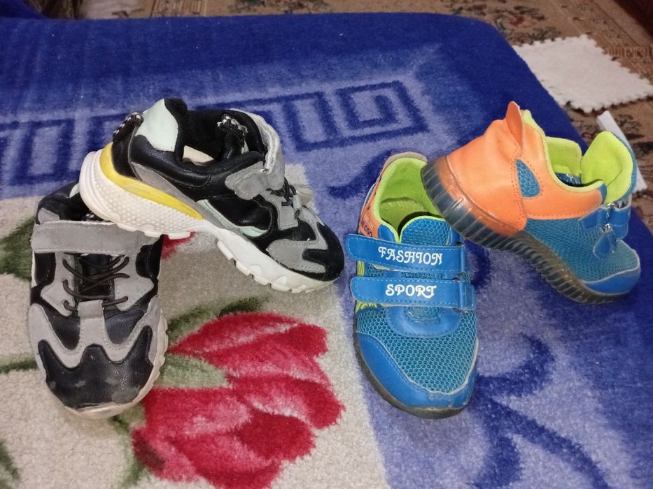 Продам детские, зимние ботинки.