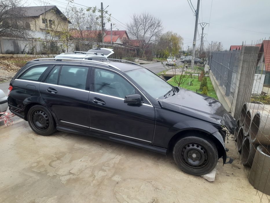 Vand Mercedes C 220 / W 204 pentru piese an 2011