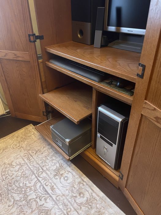 dulap pentru calculator, din stejar masiv,  adus din SUA