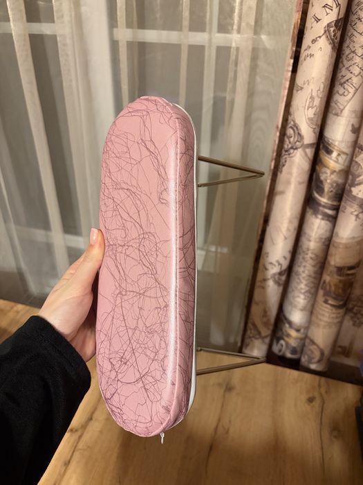 Поставка за ръка за маникюр