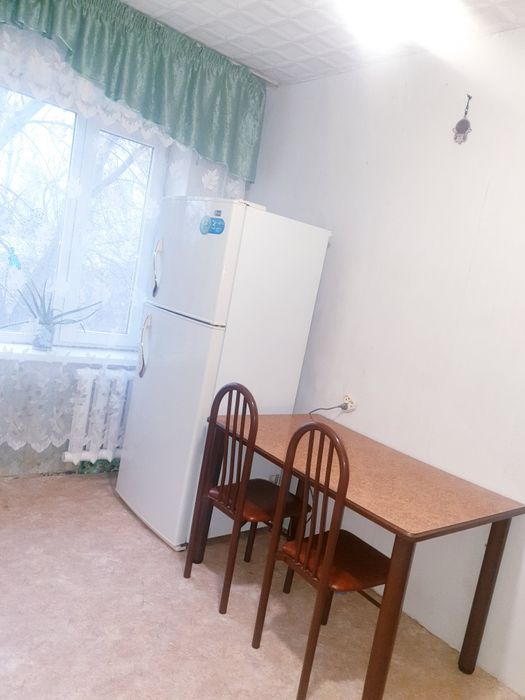 Кухонный стол без стульев