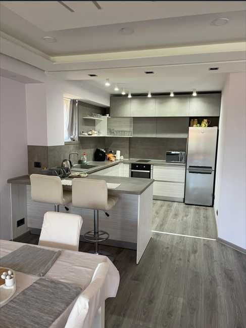 Дава се под наем Тристаен апартамент в Варна, Център - 160 кв.м за 1100 € - Снимка #5