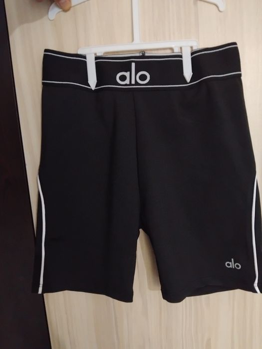 НАМАЛЕН Дамски оформящ екип Alo Yoga КЪС и ДЪЛЪГ КЛИН
Размер