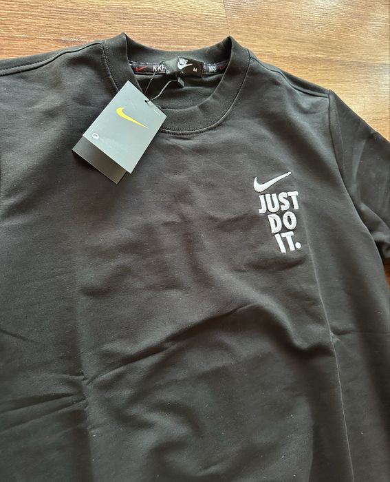 Мъжка,памучна,черна блуза Nike с голям надпис на гърба и бродирано лого