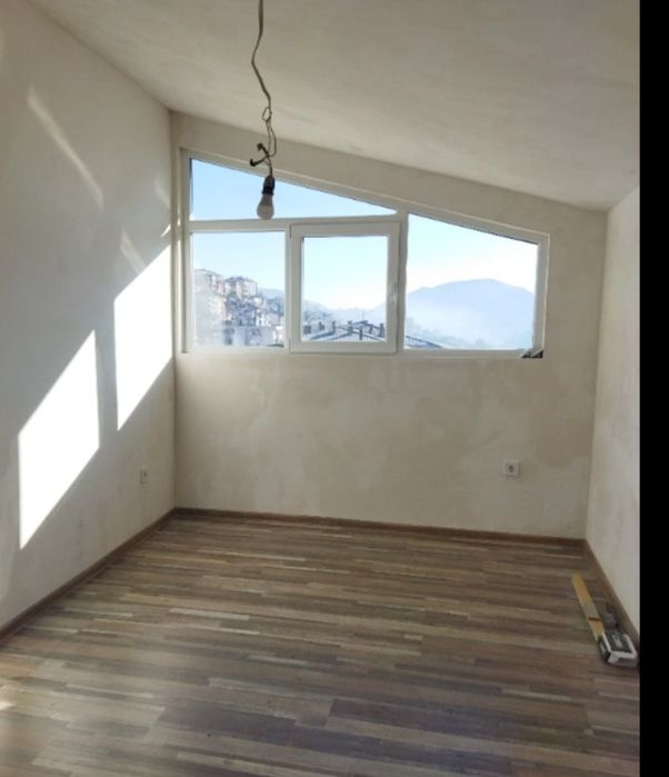 Продава четиристаен апартамент в топ центъра на гр.Смолян