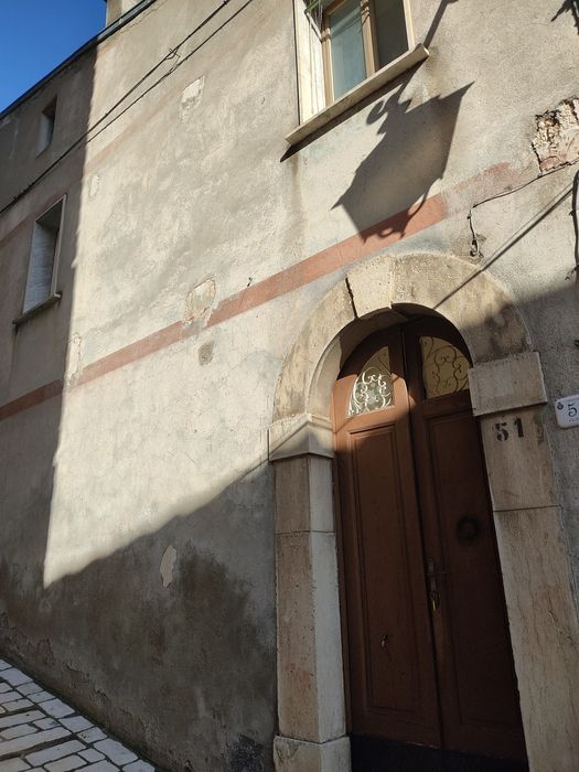 Продавам хубава къща в Лучито-86030, провинция Кампобассо, Италия