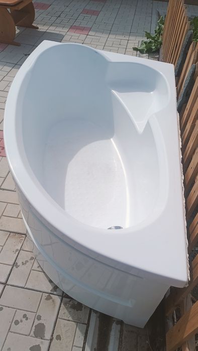 Продам ванную уголная