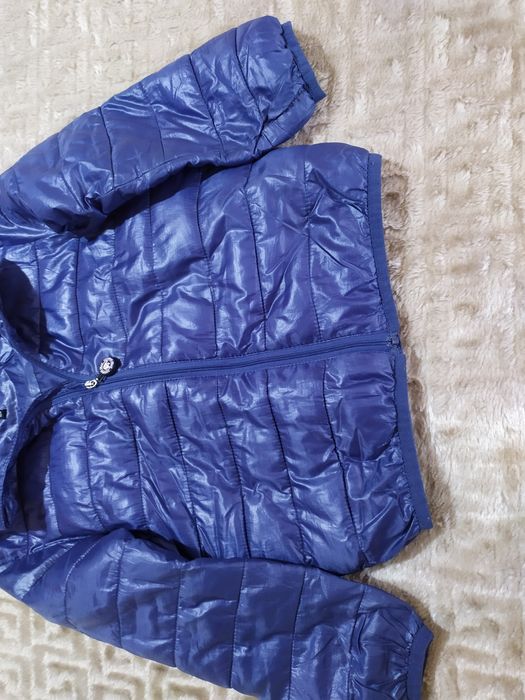 Продам детскую демисезонную куртку