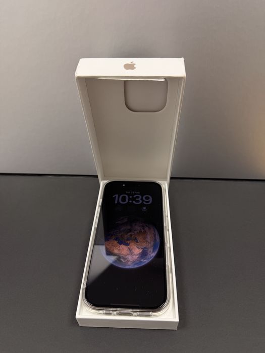 iPhone 16 pro 256gb gold