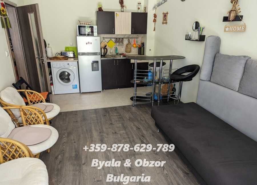 Обзаведен двустаен апартамент със собствен двор-градина в гр.Бяла