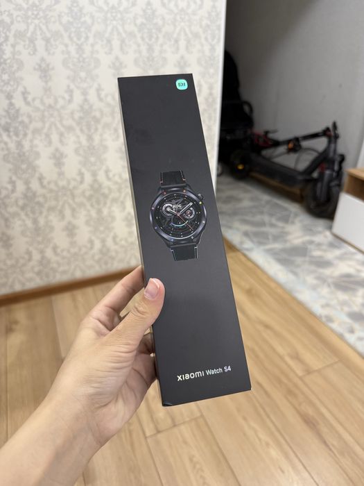 Смарт-часы Xiaomi Watch S4