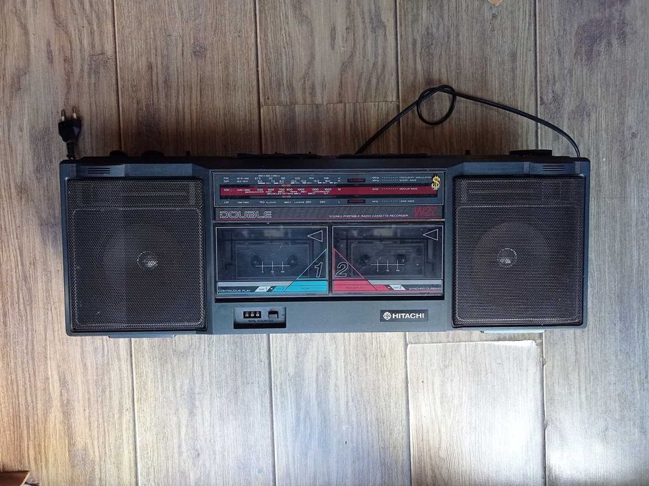 Продавам Ретро Радио Касетофони Hitachi Хитачи от 80те 2бр