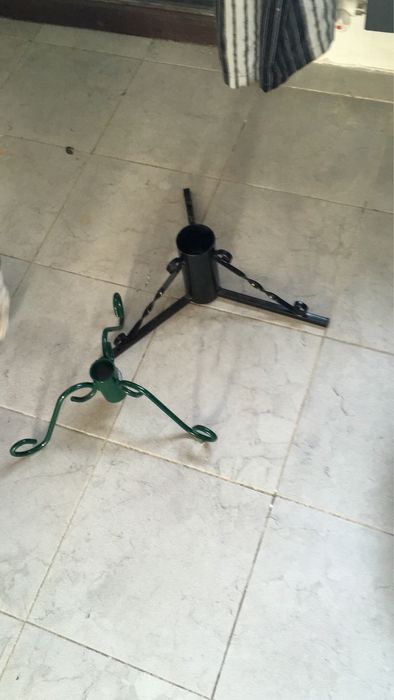 Stativ pentru brad si diverse carti