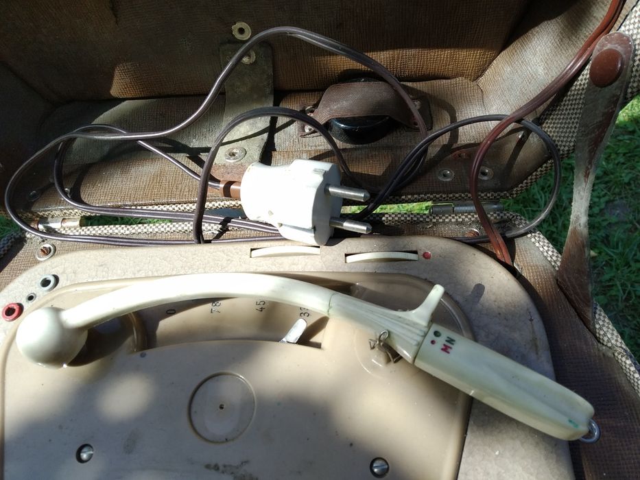 Vind picap vechi PHILIPS AG 2113 NR 56612A 110-220V