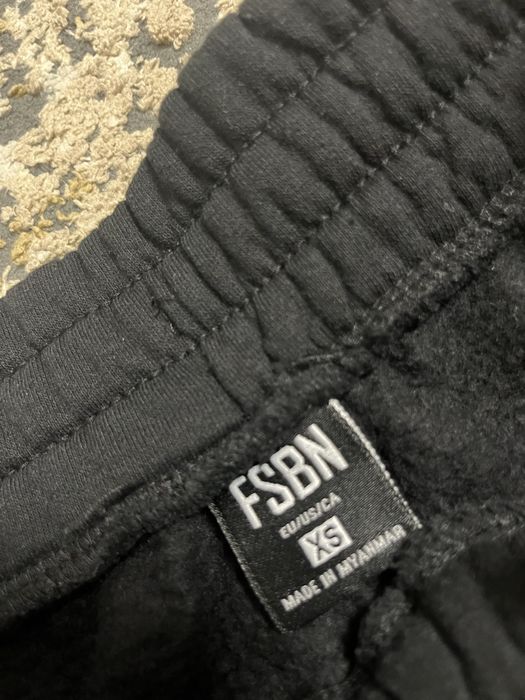 Pantaloni de trening