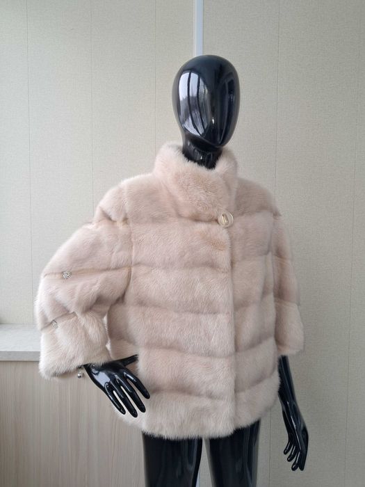 Haina de blana nurcă / vizon divină, incredibil. Culoare bej