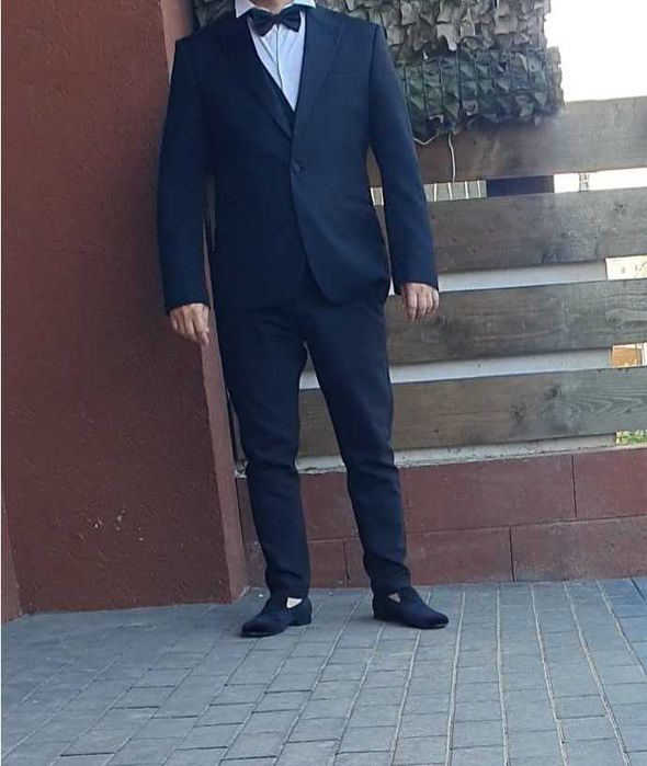 vând costum bărbați