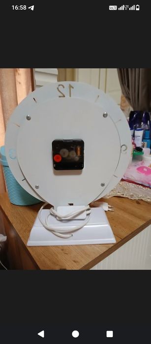 Свителник соат спалнига