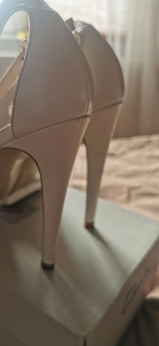 Продаю босоножки женские