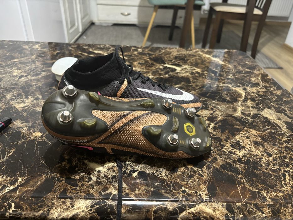 Ghete de fotbal nike