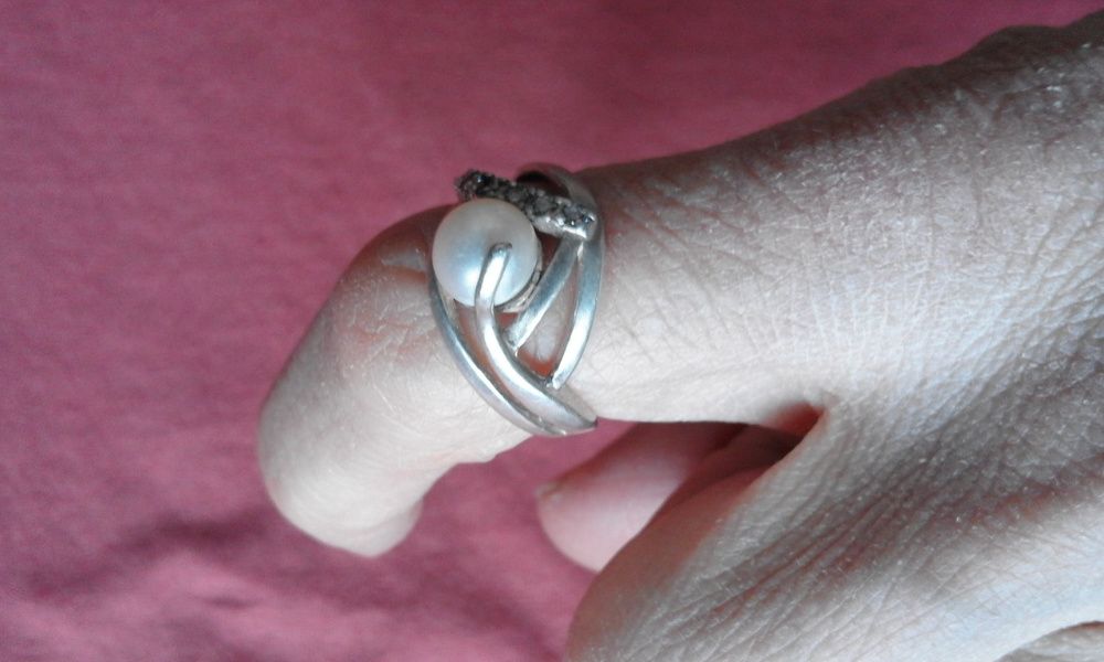 Сребърен дамски пръстен с перла - нежна, изящна изработка! КРАСОТА!