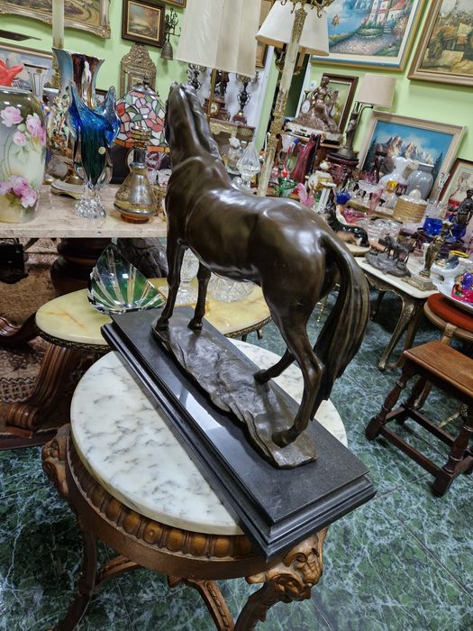 Страхотна антикварна френска бронзова авторска фигура скулптура