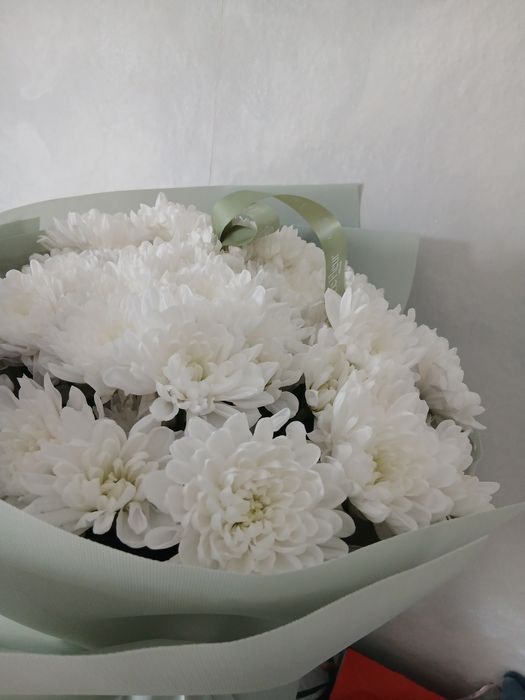 Цветы свежие ,хризантема