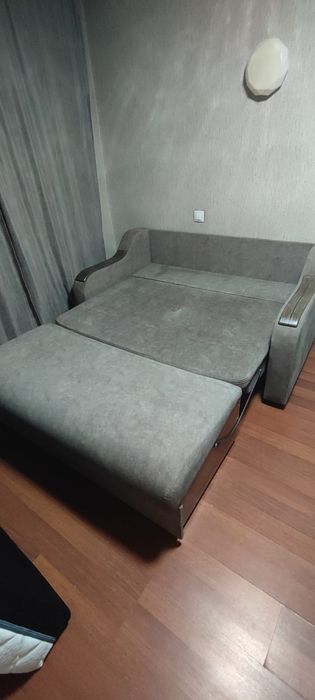 Продам два разных дивана