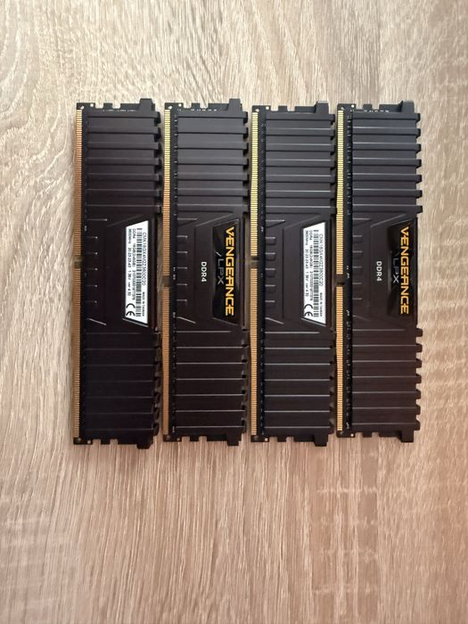 Memorie 32GB DDR4 3600MHz CL20 Corsair Vengeance LPX Black (4x8GB)