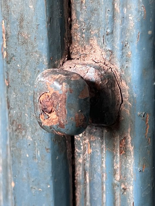 Деревянная тумба для сада