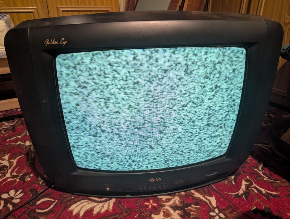 Отдам даром старый телевизор LG