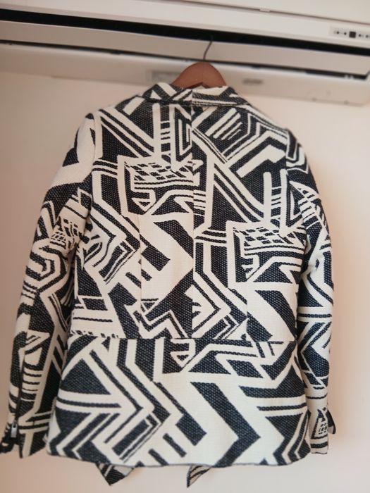 Jacheta grafica Mango