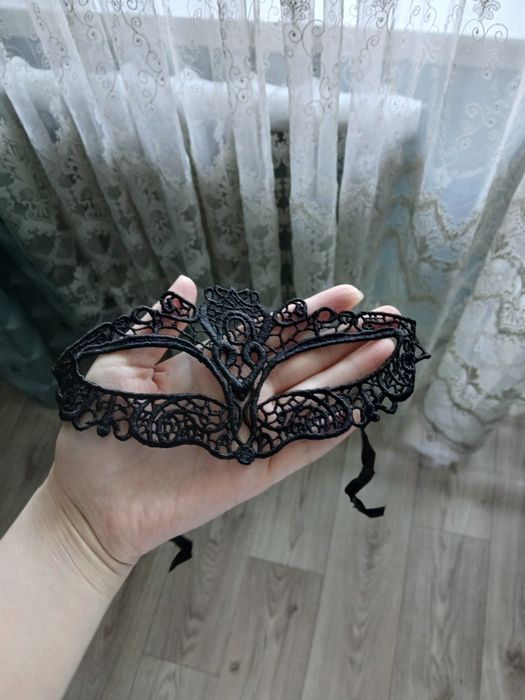 Продам карнавальную маску для лица