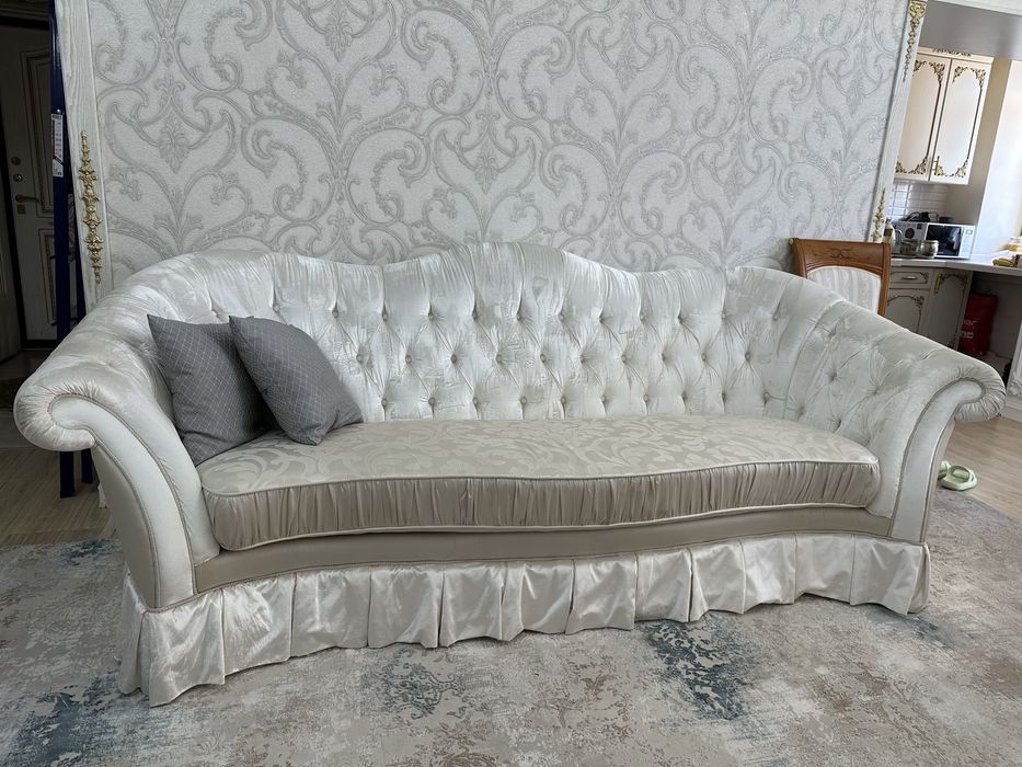 Диван и два креса