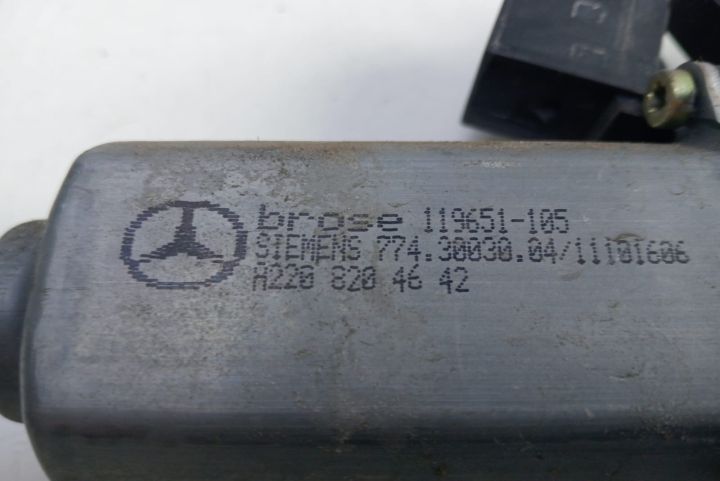 Motoras macara stanga fata A2208204642 Mercedes-Benz C-Class W203