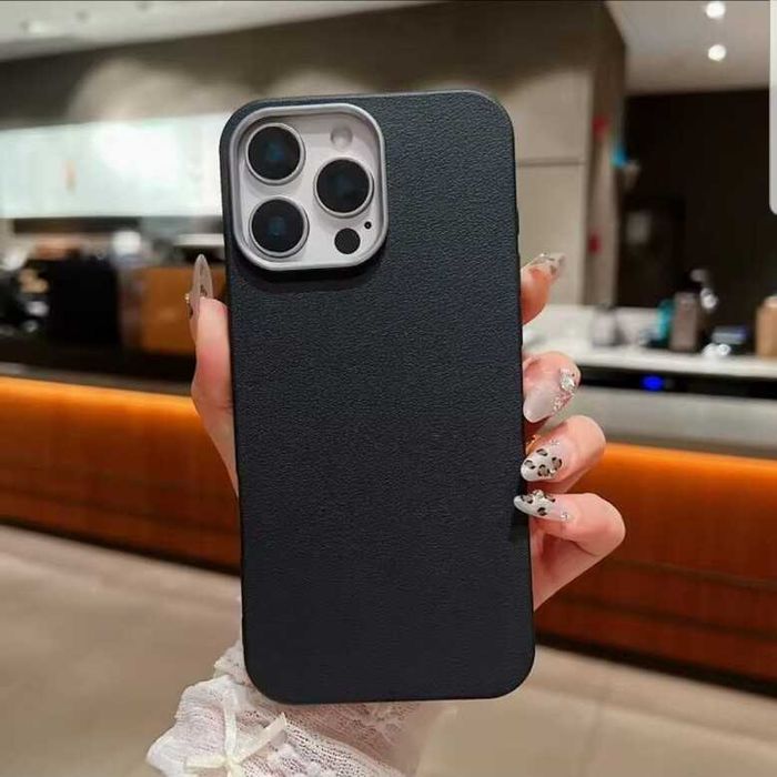 Силиконов кейс за iPhone 14 / 15 / 16 серия имитация на кожа