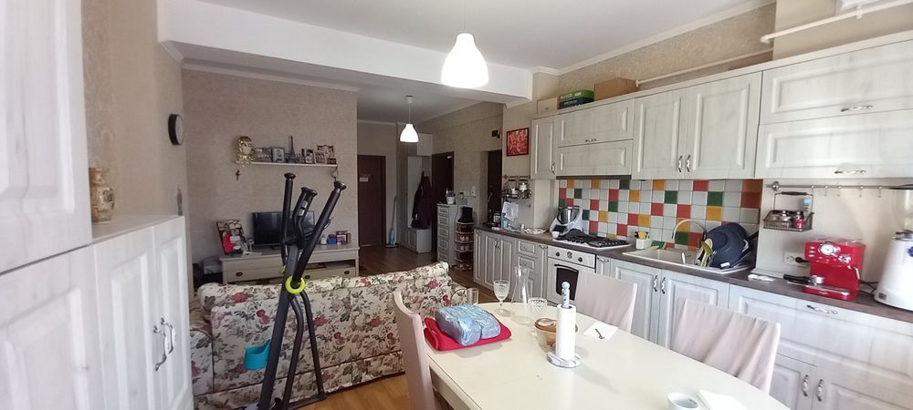 Închiriez apartament 3 camere