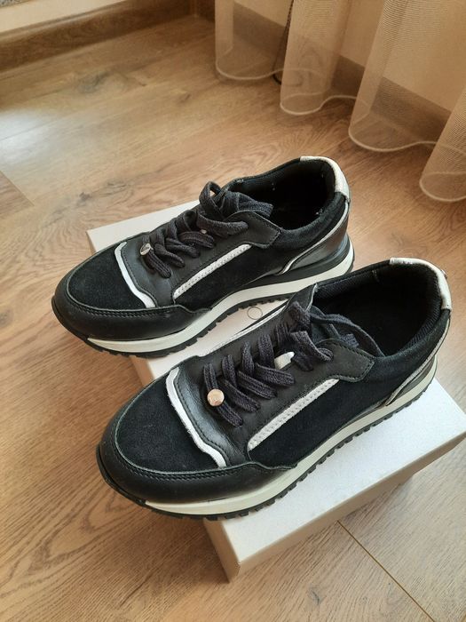 Дамски черни маратонки