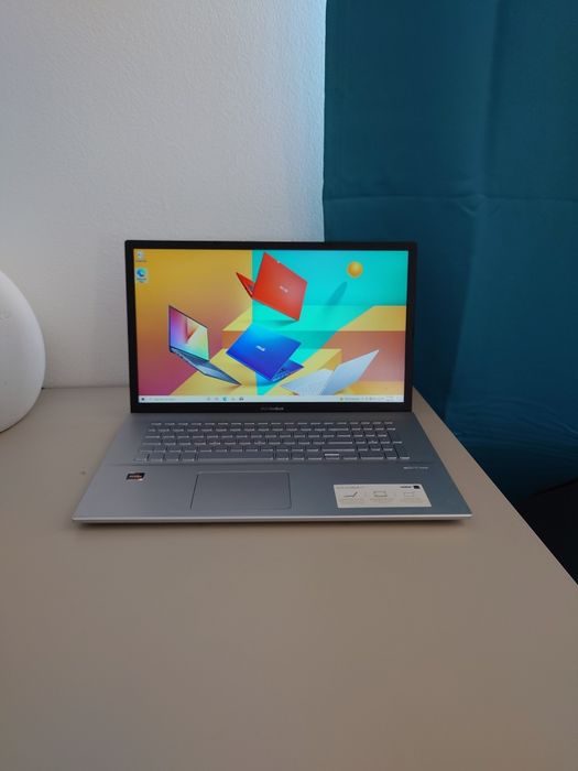 Asus Vivibook 17. Ryzen 5.. SSD + 1 Tera.. 17,3 inch