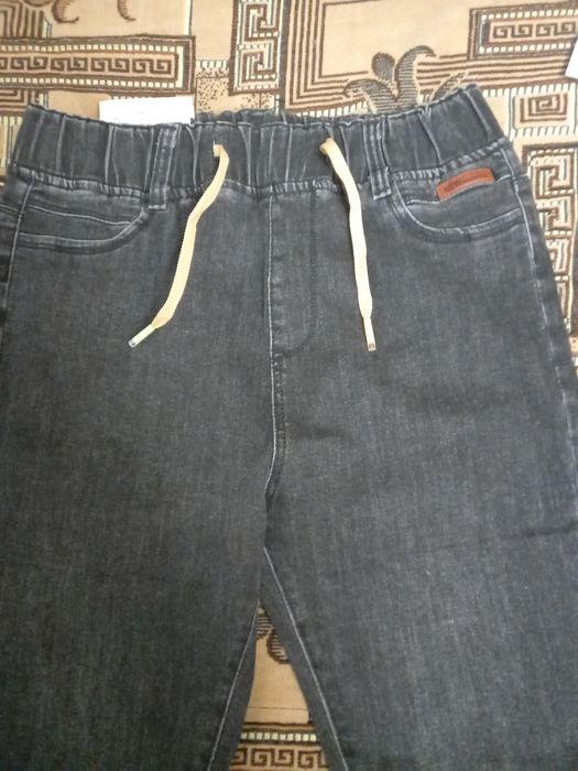 Новые джинсы темно-серые