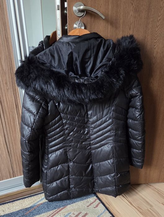 Дамско зимно яке с качулка