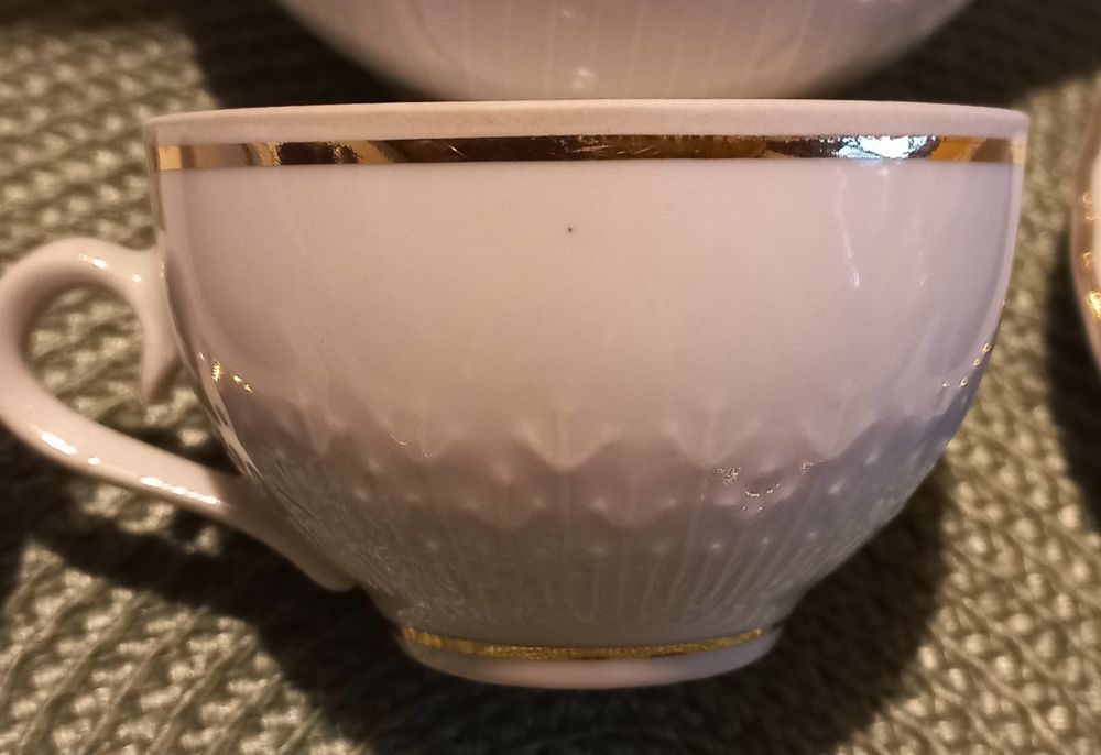 Непълен български порцеланов сервиз