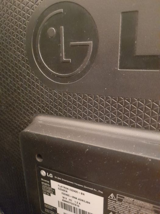 Монитор LG 22d..